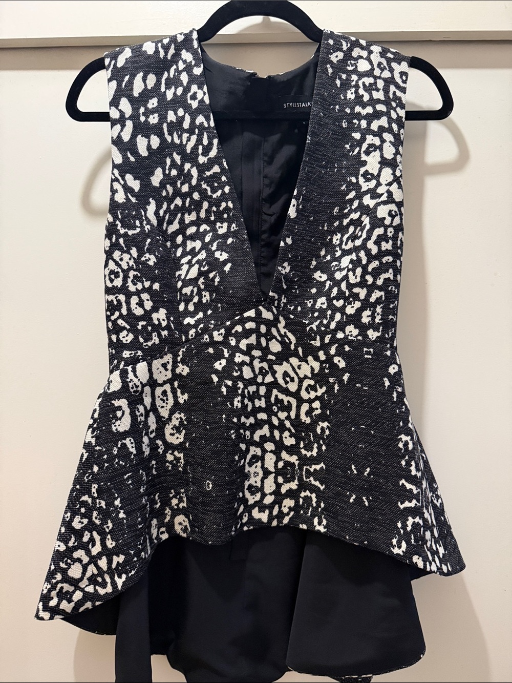Stylestalker Black and White Animal-Print Peplum V-Neck Tank